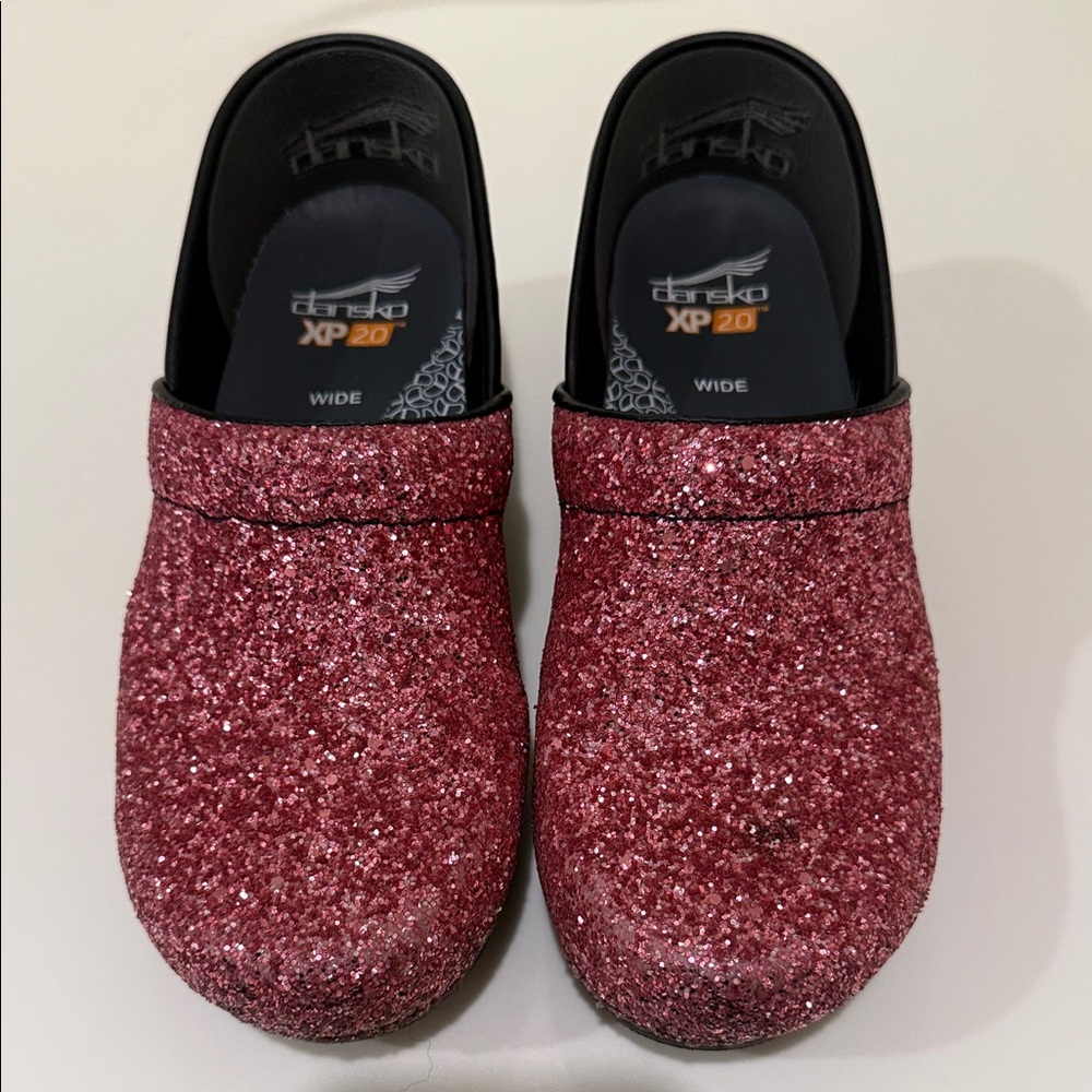 Dansko women’s professional clog 38 Wide pink glitter